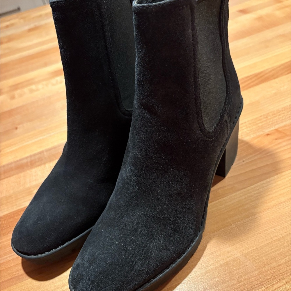 Vince Black Suede Ankle Boots in size 10